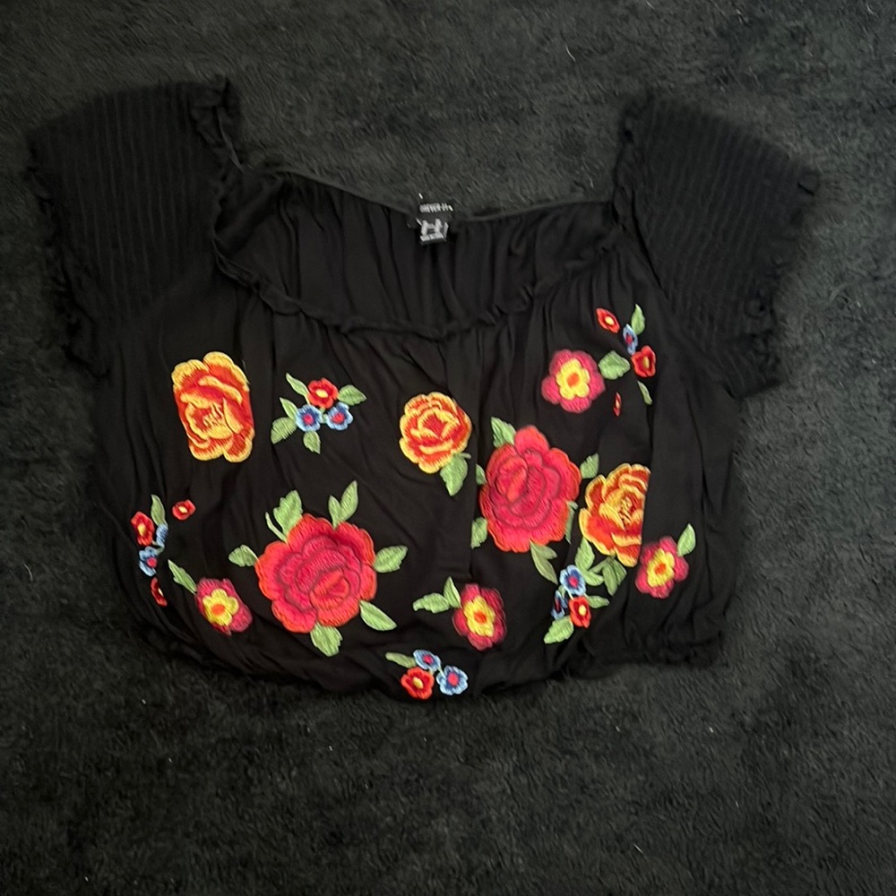 Floral Embroided cropped blouse